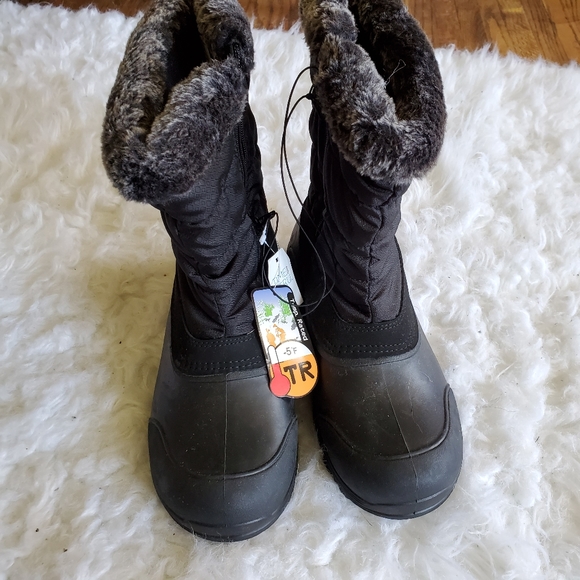 Time and Tru Shoes - Time & Tru Black Faux Fur Winter Snow Boots NWT